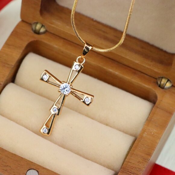 "Elegant Rose Gold Cross Pendant with Sparkling Center Stone, XPPT1833 - Picture 4 of 12